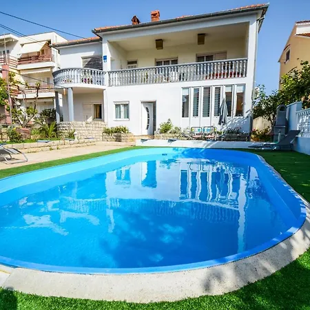 Family Friendly With A Swimming Pool - 17553 Apartment *