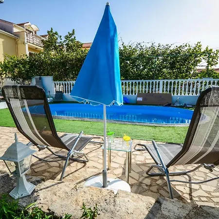 Family Friendly With A Swimming Pool - 17553