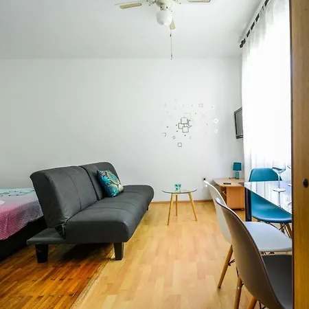 Family Friendly With A Swimming Pool - 17553 Apartment