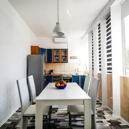 Family Friendly With A Swimming Pool - 17553 Apartment *