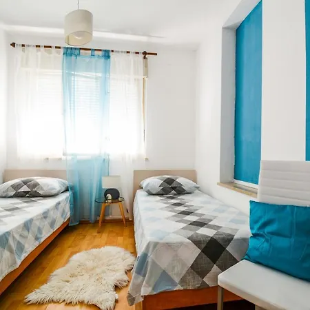 Family Friendly With A Swimming Pool - 17553 Zadar